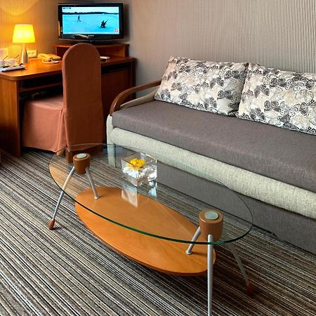 Economy Room In Hotel Eney ลวีฟ ภายนอก รูปภาพ