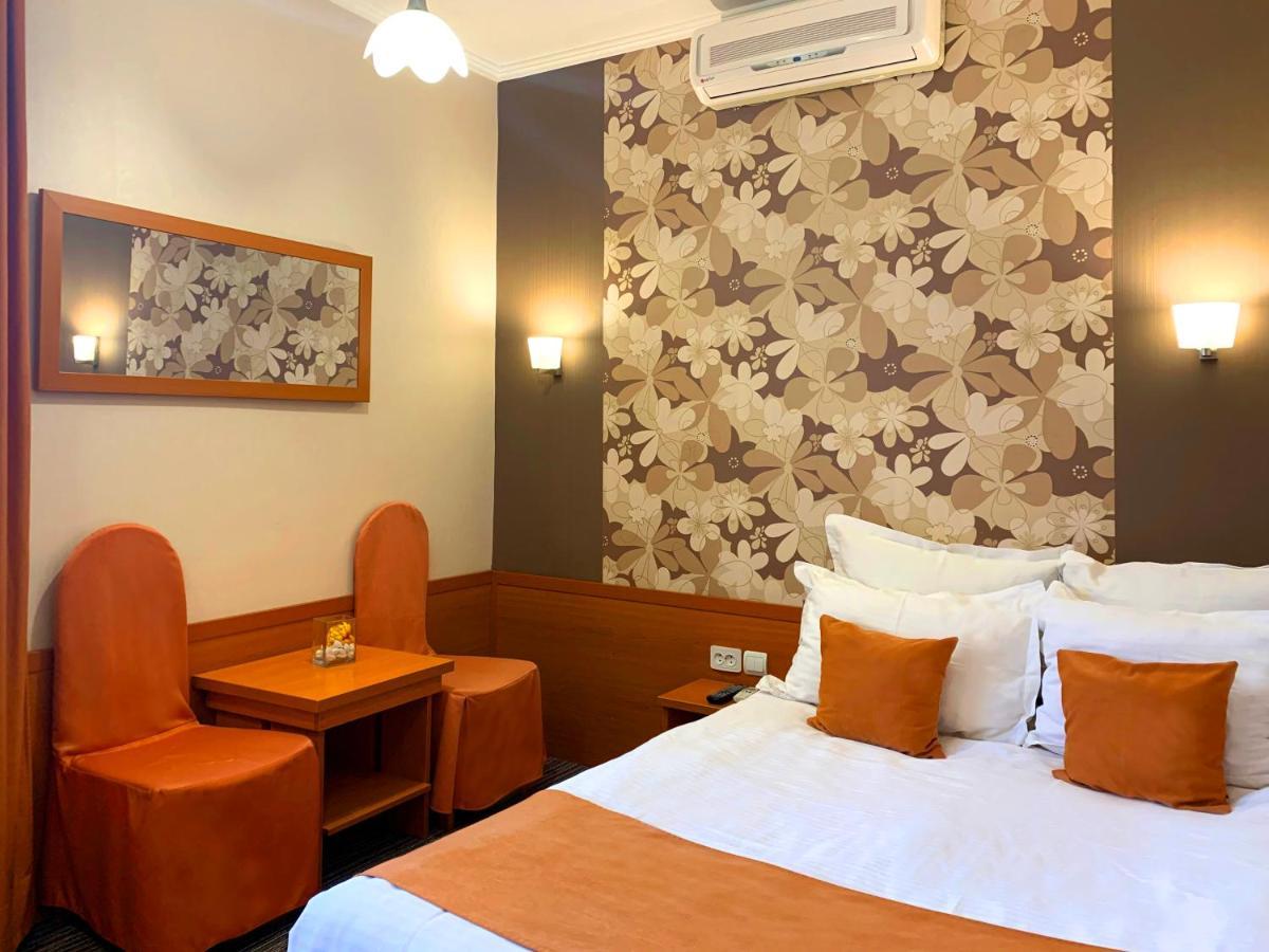 Economy Room In Hotel Eney ลวีฟ ภายนอก รูปภาพ