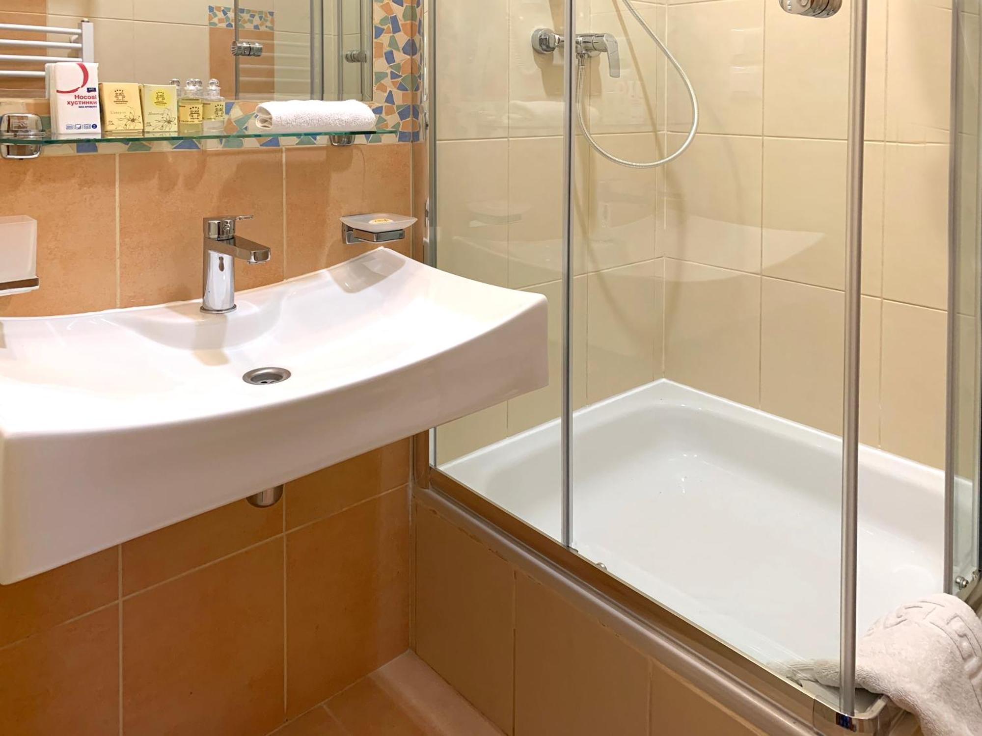 Economy Room In Hotel Eney ลวีฟ ห้อง รูปภาพ