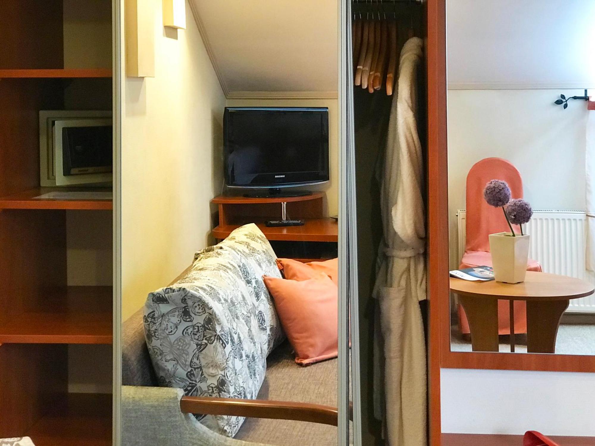 Economy Room In Hotel Eney ลวีฟ ห้อง รูปภาพ