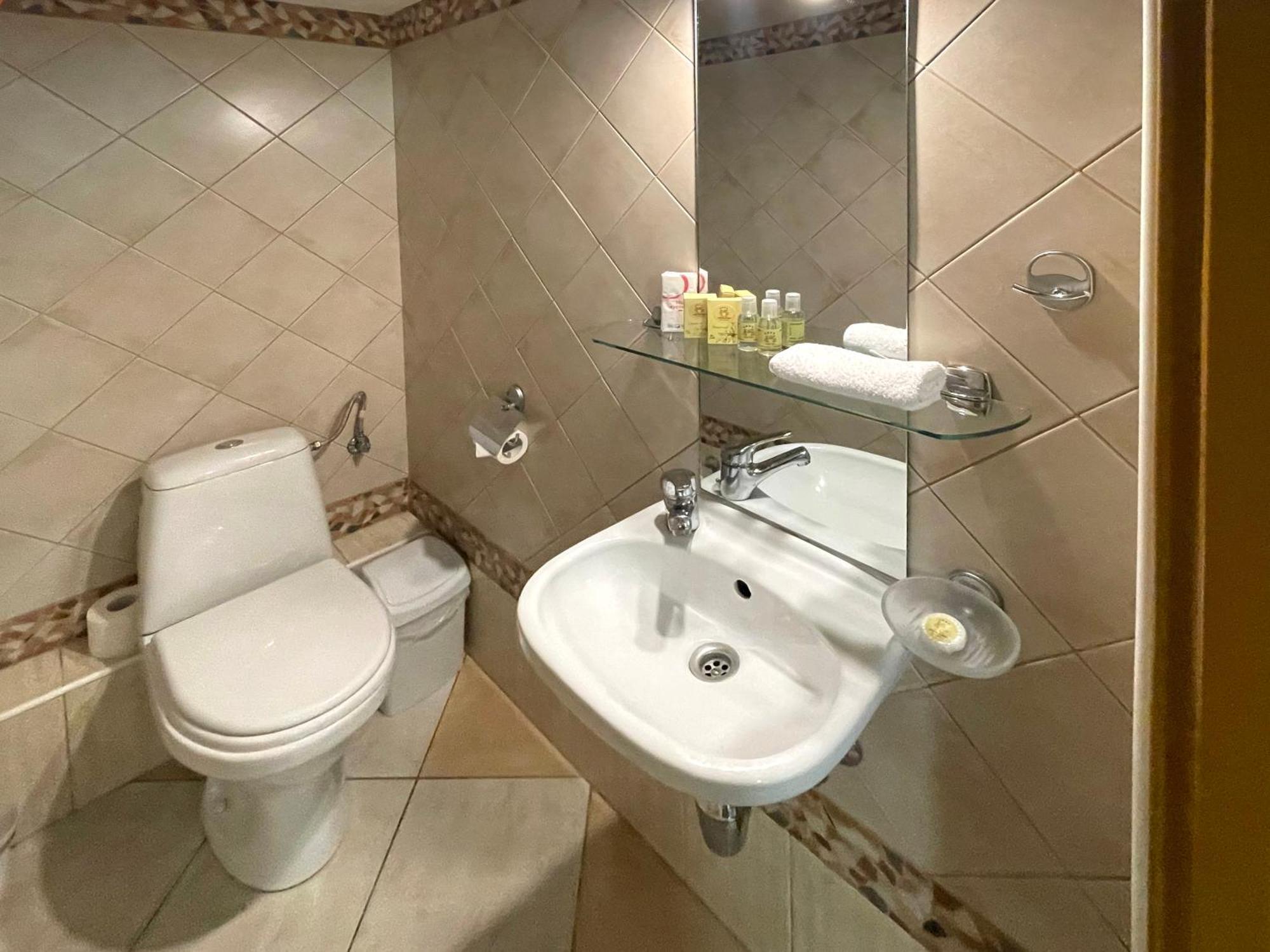 Economy Room In Hotel Eney ลวีฟ ห้อง รูปภาพ